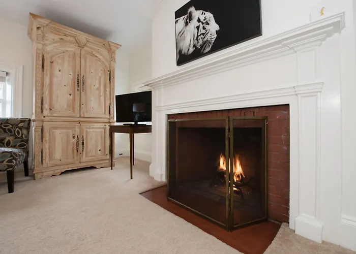 B&B only: Blind Tiger Portland - Danforth Street Guest House