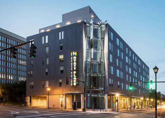 Hotel with view: Hyatt Place Portland Downtown - Old Port Square