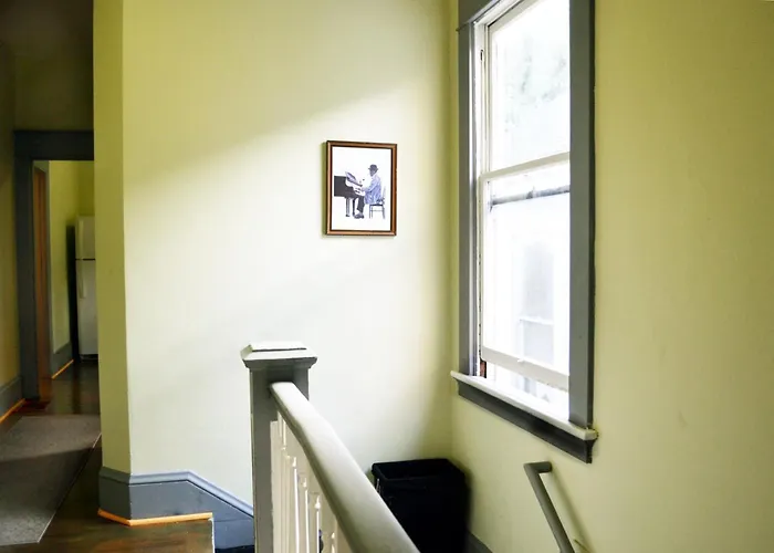 624 Jackson Guest House